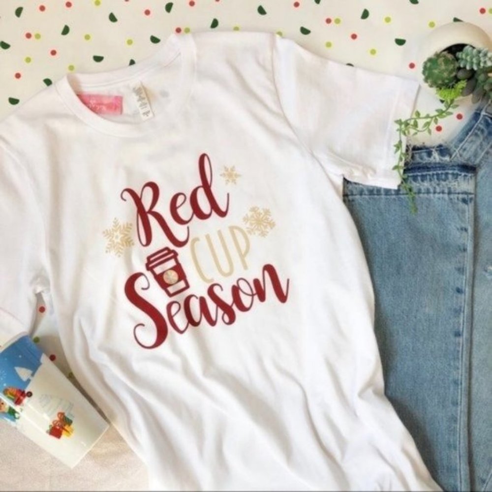 NEW Holiday Red Cup Season Graphic Tee Medium